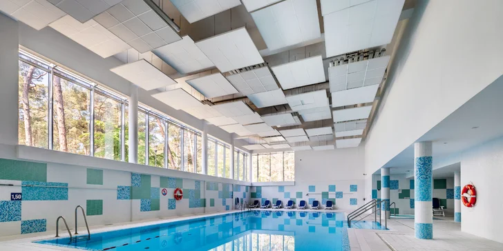 V hotelovom wellness je krytý bazén a jacuzzi s hydromasážou, v saunovom komplexe potom nájdete klasickú fínsku saunu a tiež parný kúpeľ.