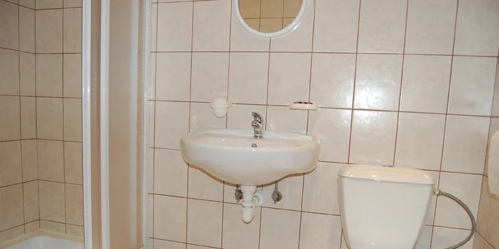 Koupelna je součástí každého pokoje. 