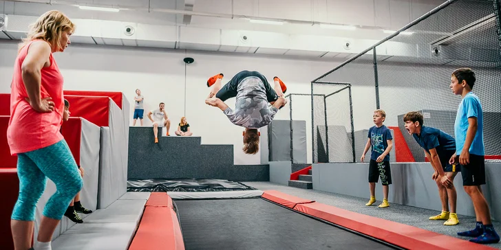 Děti do 5 let mají vstup zdarma, musí přijít se zákonným zástupcem. 