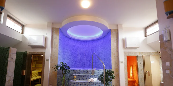 Ve variantě s wellness je navíc lahev vína.