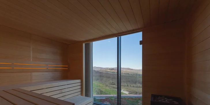 Neomezeně je pro vás přístupné také wellness centrum s finskou a tureckou saunou hammam. 