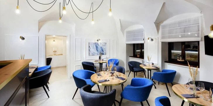 V interiéru hotelu se kombinuje historie s moderními prvky. 