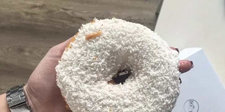 Otevřený voucher na cokoli z Just Donut v hodnotě 200 Kč: donuty i káva