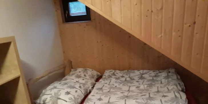 Ubytování v kanadském srubu až pro 10 osob a možnost využít termální káď