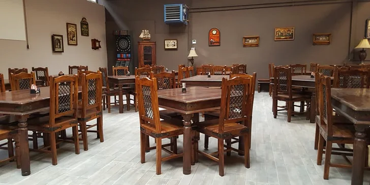 K dispozici je vám i bar a prostorné posezení.