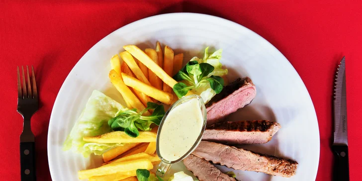 Romantické menu k Valentýnu nebo MDŽ: plněná hruška, vývar, grilovaná panenka a perník