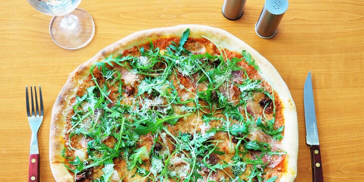 2 nebo 3 libovolné pizzy: italská, smetanová nebo klasická, na výběr 34 druhů