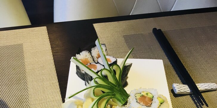 Dejte si dobrý oběd: sushi set s 20 kousky nebo Teriyaki burger suteki