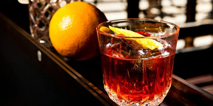2 nebo 4 míchané drinky v baru Kachna Al Capone