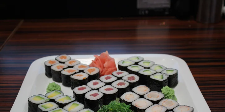 Sushi sety s 24–52 ks: rolky s lososem, tuňákem i čistě vegetariánské