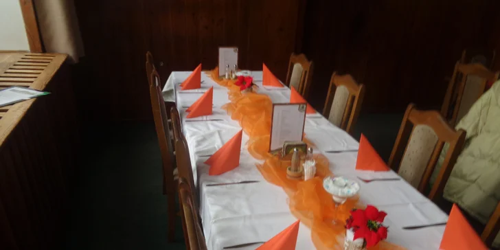 Zvěřinový burger, hranolky a domácí tatarka pro jednoho nebo dva