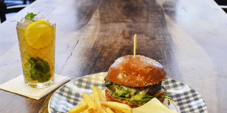 Burgerové menu s hovězím z české stračeny a ledový čaj pro 1 nebo 2 osoby
