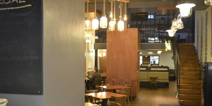 Burgerové menu s hovězím z české stračeny a ledový čaj pro 1 nebo 2 osoby