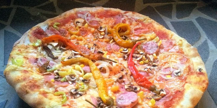 2 pizzy dle vlastního výběru v Pivním baru Marley 