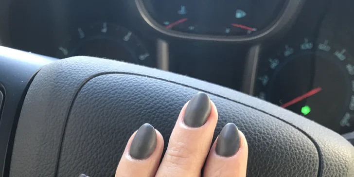 Profesionální modeláž nehtů v Happy Hands Studiu