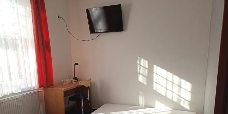 Najdete tu také televizi a připojení na Wi-Fi.