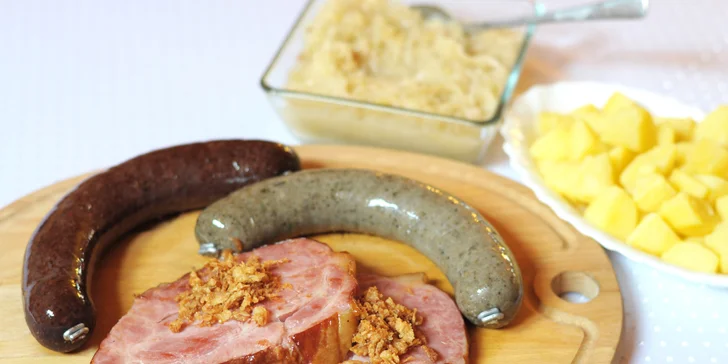 Hostina jako z pohádky: prkno plné zabijačkových dobrot pro dva