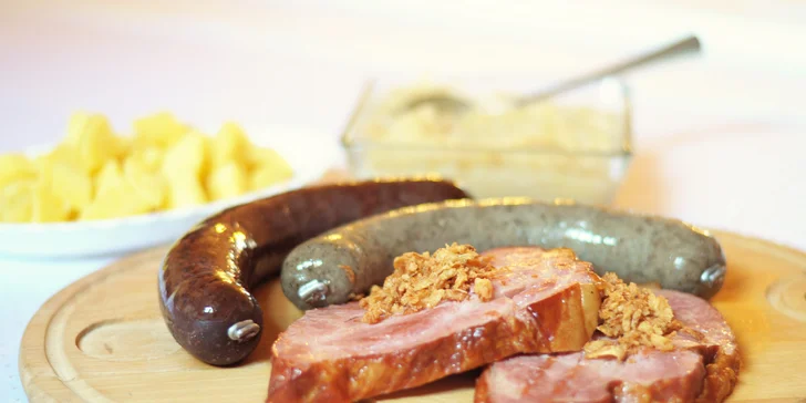Hostina jako z pohádky: prkno plné zabijačkových dobrot pro dva