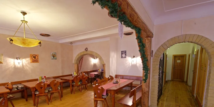 Vypečená pochoutka: grilovaná žebra na medu, chilli a cibuli