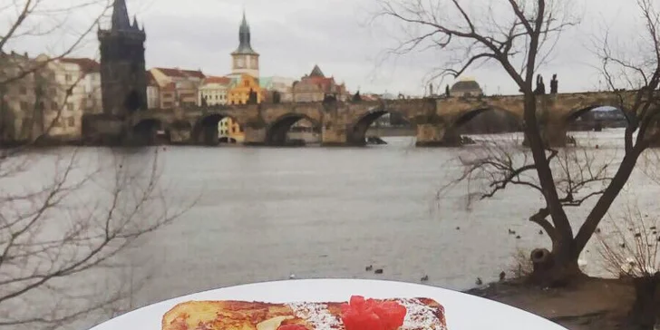 Sladké i slané francouzské toasty a káva nebo čaj na Malé Straně
