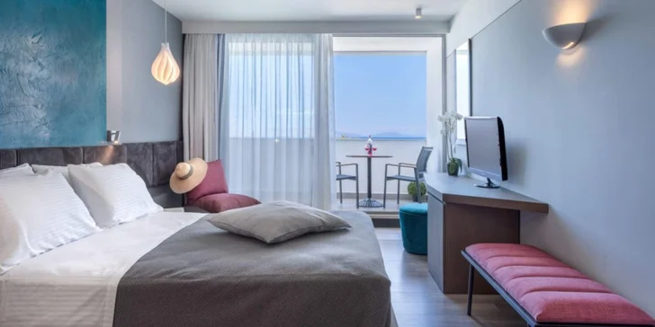 Pokoje jsou klimatizované a patří k nim balkon. 
