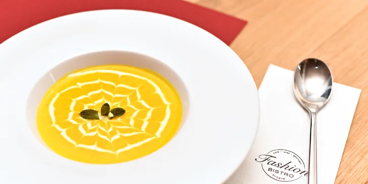 Valentýnské menu pro 2: předkrm, polévka, 2 hlavní chody a dezert dle výběru