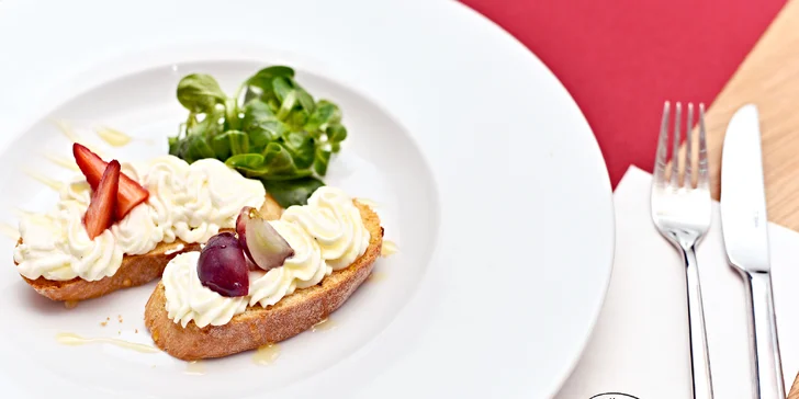 Valentýnské menu pro 2: předkrm, polévka, 2 hlavní chody a dezert dle výběru