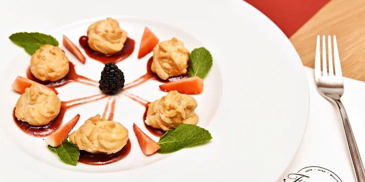 Valentýnské menu pro 2: předkrm, polévka, 2 hlavní chody a dezert dle výběru