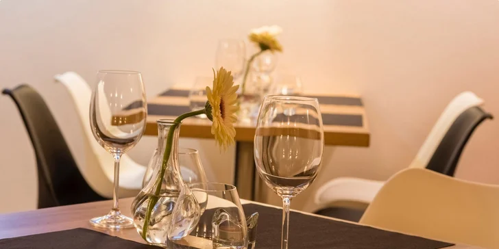 Valentýnské menu pro 2: předkrm, polévka, 2 hlavní chody a dezert dle výběru