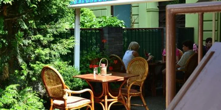 349 Kč za opulentní steakovou hostinu v restauraci Pravěk pro 2-4 jedlíky! Hovězí steak, kuřecí prsíčka i steak z krkovičky a vydatná porce příloh se slevou 61 %.