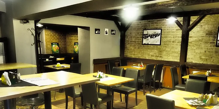 Křupavá dobrota na chuť i hlad: Crispy chicken burger v domácí bulce s hranolky