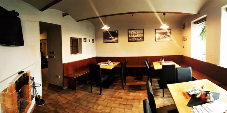 Křupavá dobrota na chuť i hlad: Crispy chicken burger v domácí bulce s hranolky
