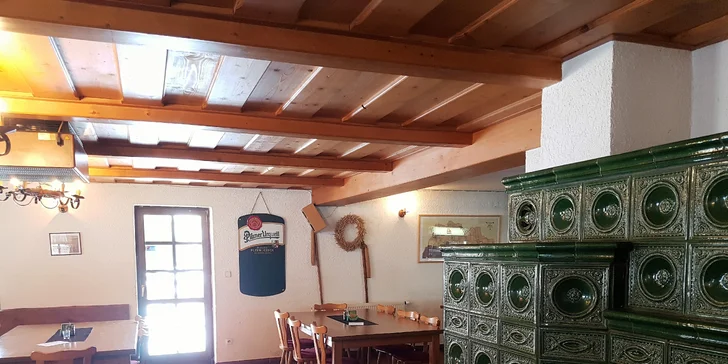 Tříchodové zvěřinové menu: zvěřinová paštika, jelení hřbet a lívance