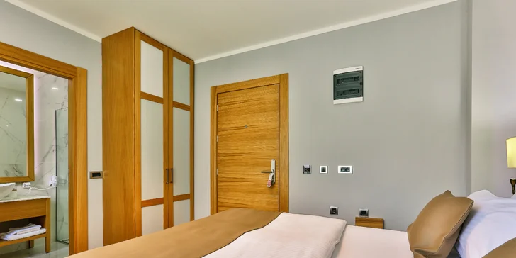 Připraveny pro vás budou pohodlné pantofle, župany, sejf či rychlovarná konvice. 