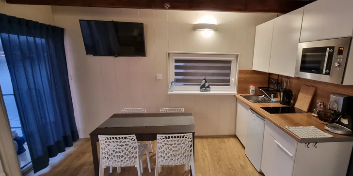 Nachádza sa tu plne vybavený kuchynský kút, kde si pripravíte niečo chutné pod zub. 