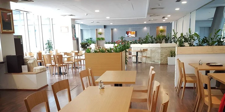 Sushi nadité čerstvostí: 16 nebo 32 kousků plněných křupavou zeleninou