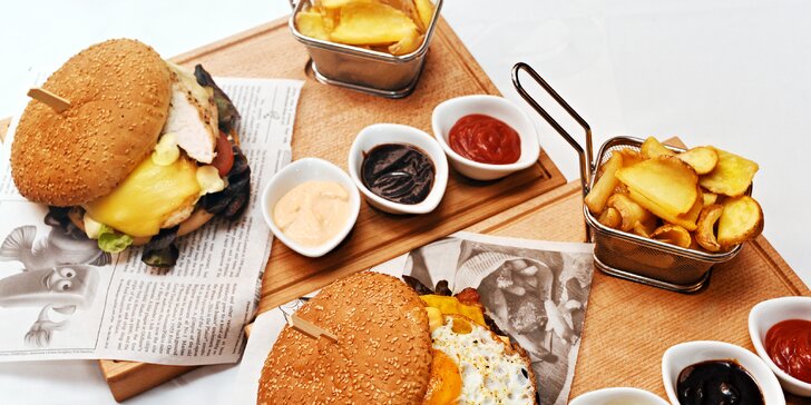 Hovězí či kuřecí maxi burger pro 1 i 2: Romantika a 200 g masa v Nerudovce