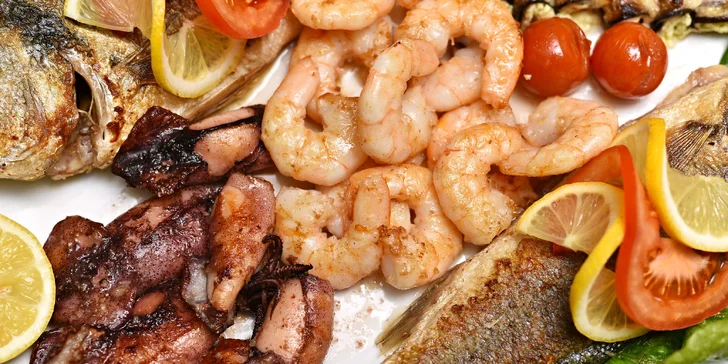 Středomořské speciality pro 2 osoby: mořský vlk, pražma, krevety i kalamáry