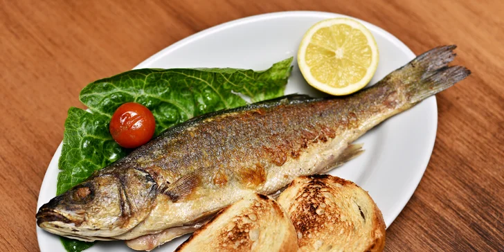 Středomořské speciality pro 2 osoby: mořský vlk, pražma, krevety i kalamáry