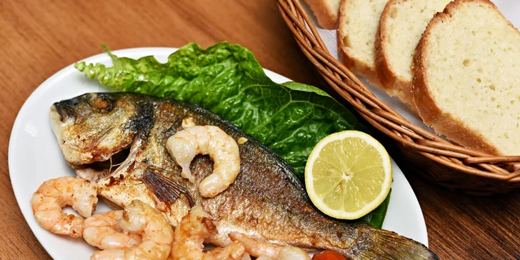 Středomořské speciality pro 2 osoby: mořský vlk, pražma, krevety i kalamáry