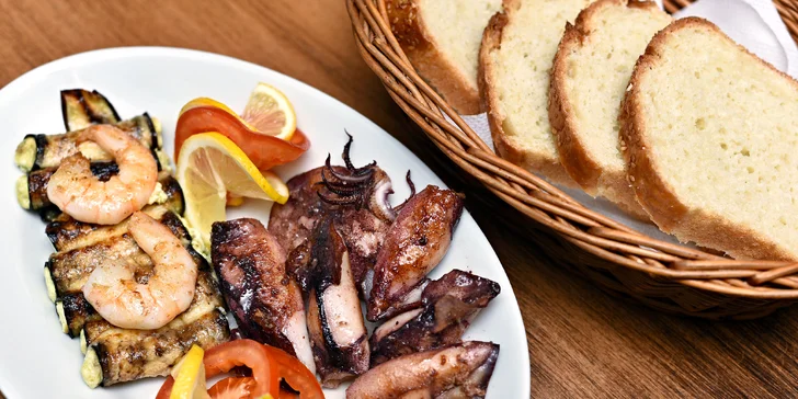 Středomořské speciality pro 2 osoby: mořský vlk, pražma, krevety i kalamáry