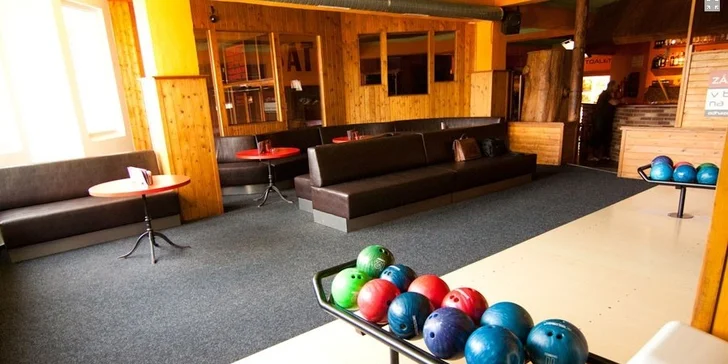 Zahrajte si bowling a k tomu spořádejte dvě pizzy