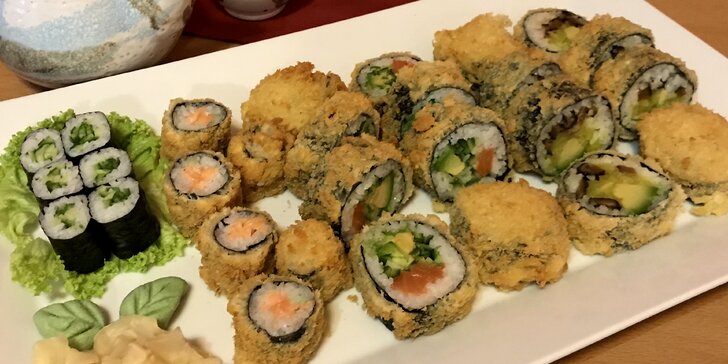 Sushi set s 28 kousky včetně rolek v tempuře a konvička čaje Hojicha