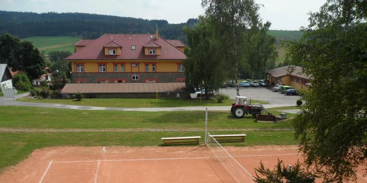 Aktivní zima na Lipně: Rodinná dovolená s polopenzí a lyžováním
