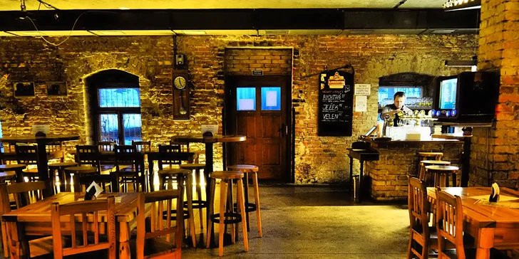 2× burger s masem i bez: výběr ze 4 druhů a hranolky či americké brambory