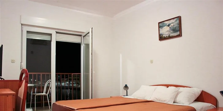 7 nocí v jižní Dalmácii: 3* hotel přímo na pláži, polopenze a dítě zdarma