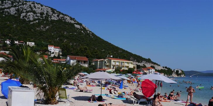 7 nocí v jižní Dalmácii: 3* hotel přímo na pláži, polopenze a dítě do 12 let zdarma