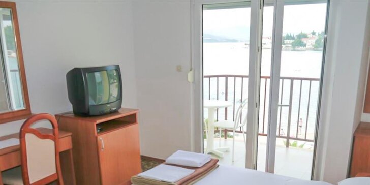 7 nocí v jižní Dalmácii: 3* hotel přímo na pláži, polopenze a dítě zdarma
