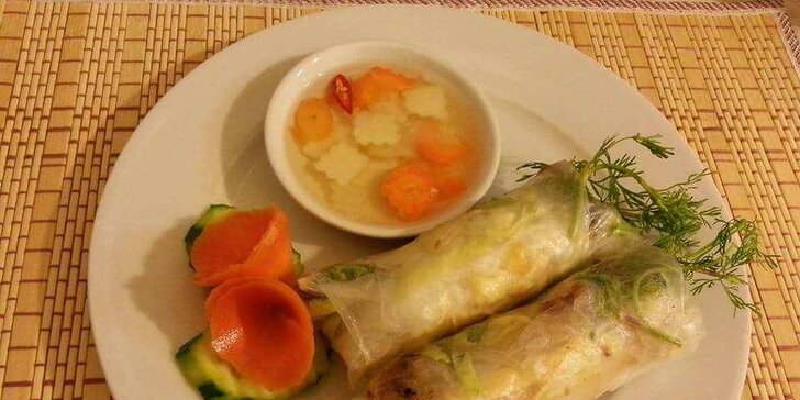 Vietnamská polévka pho a letní závitky s krevetami pro 2 osoby