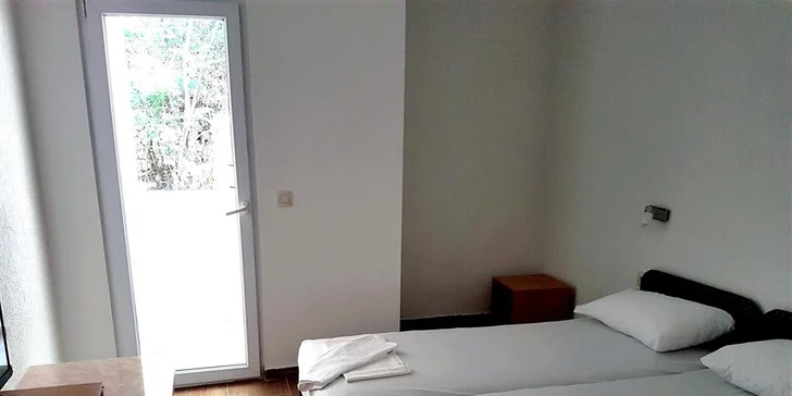 7 nocí na Makarské: hotel s polopenzí 150 m od pláže a dítě do 12 let zdarma